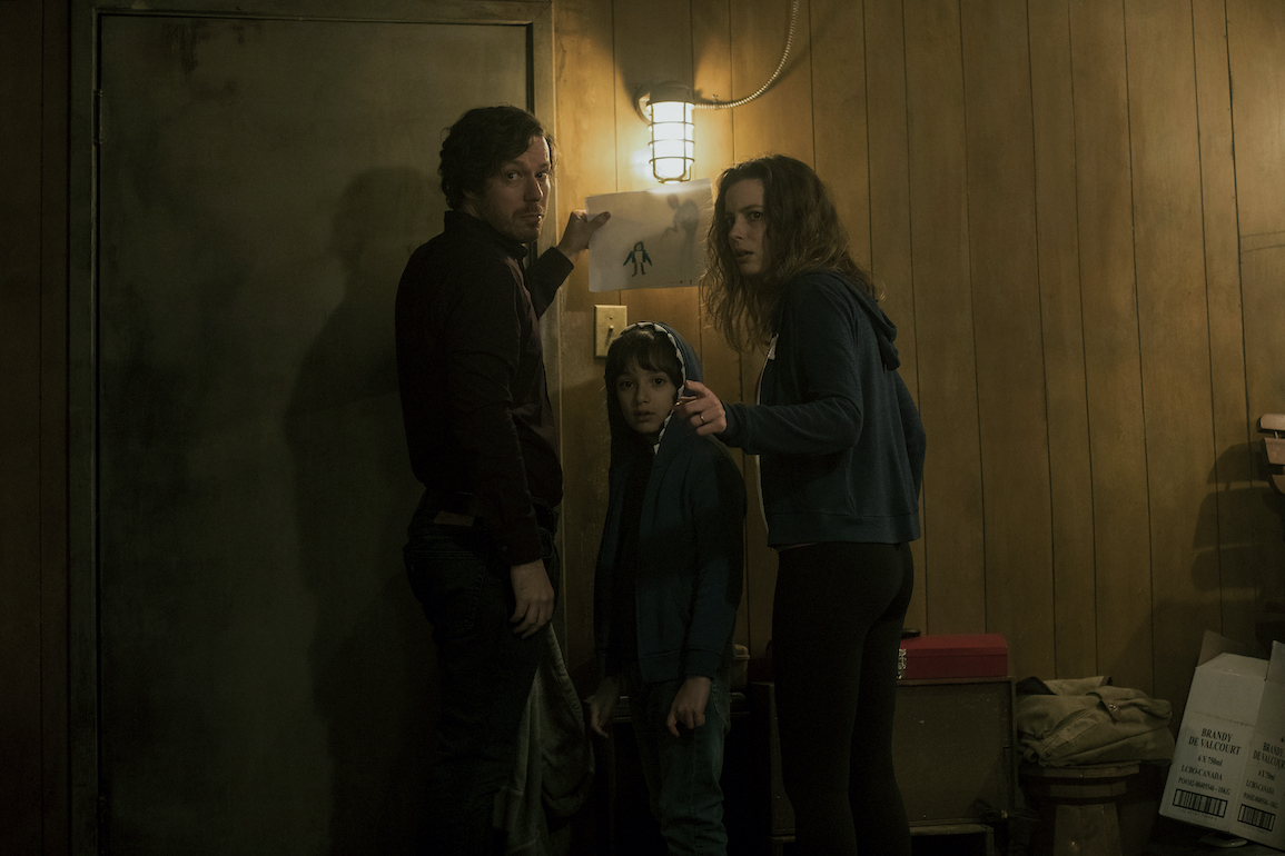 (L to R) John Gallagher Jr. as "Marty", Azhy Robertson as "Oliver" and Gillian Jacobs as "Sarah" in writer/director Jacob Chase's COME PLAY. Credit : Jasper Savage / Amblin Partners / Focus Features